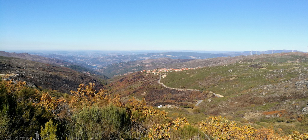 Por montes e vales rumo a…