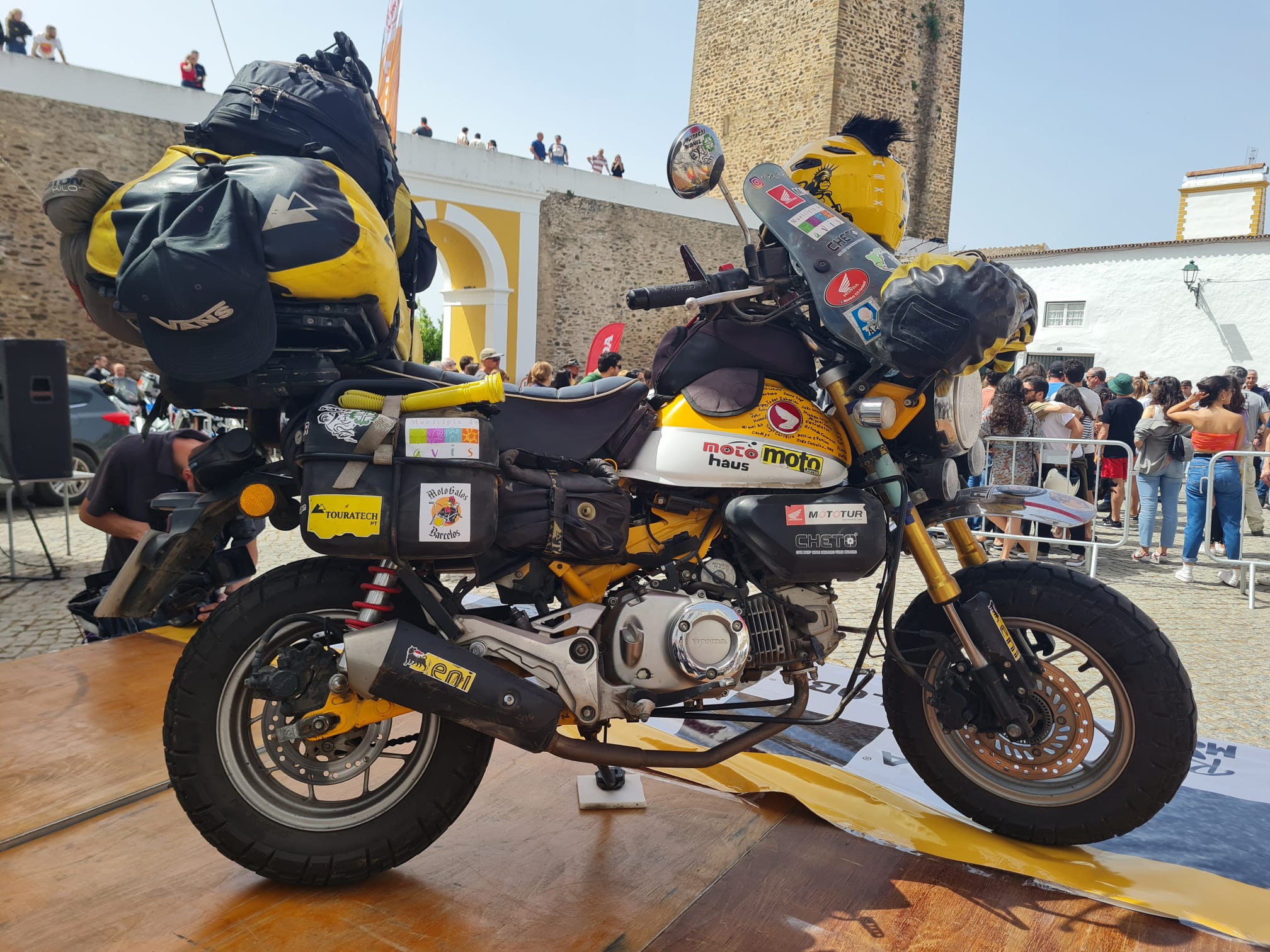 Ride that Monkey, chegada em triunfo