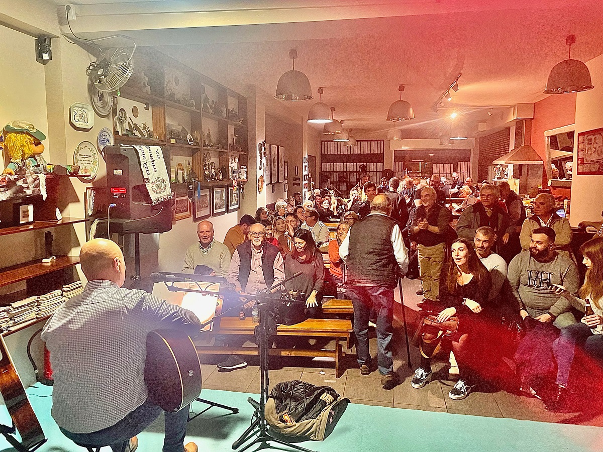 Noite de Música Intimista no Clube