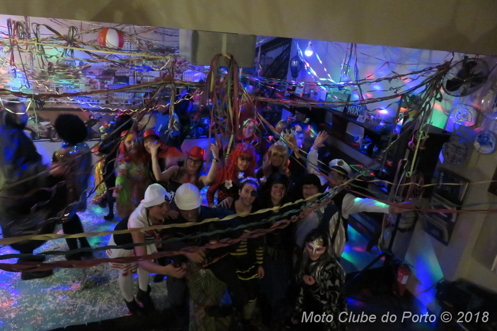 Folia até às tantas na sede do MCP